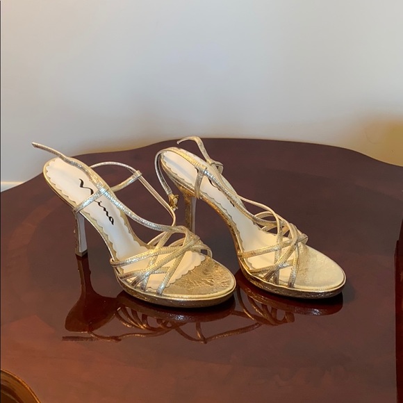 Nina NIB Platinum high heels - Picture 3 of 7